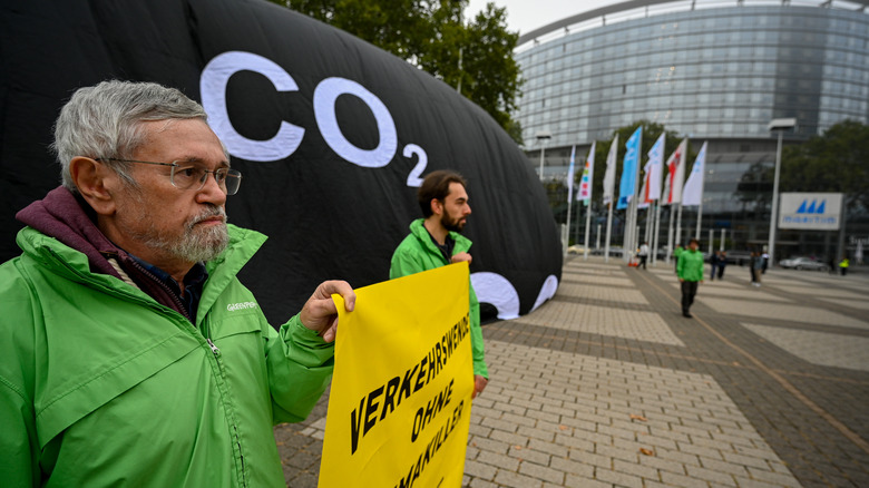 Demonstration in Germany with CO2 balloon