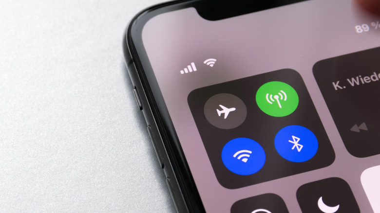 Mobile internet icon in iPhone Control Center