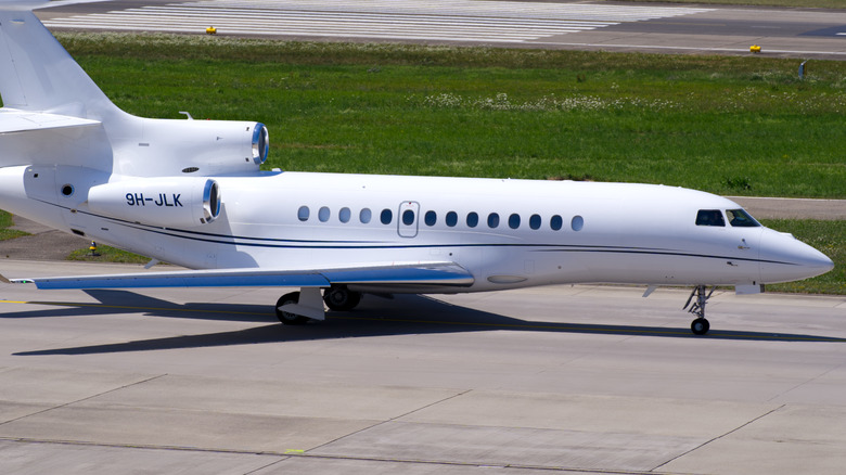 Dassault Falcon 7X on runway