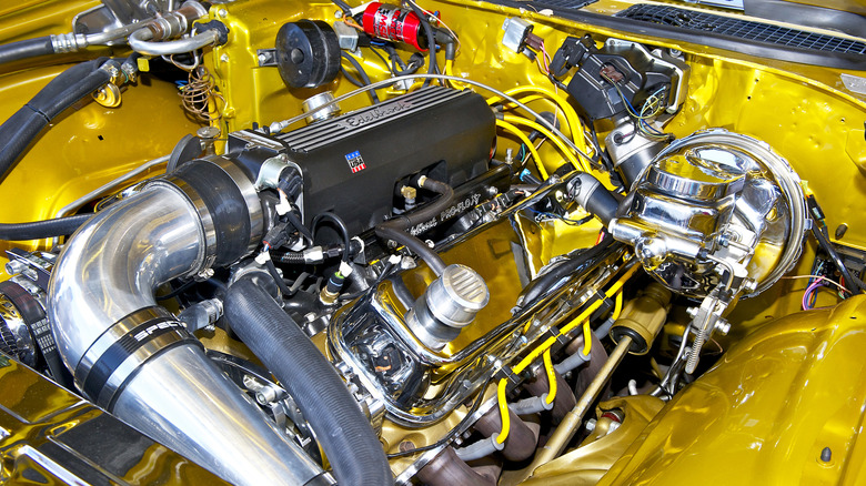 1970 Chevrolet Chevelle SS 454 (engine compartment)