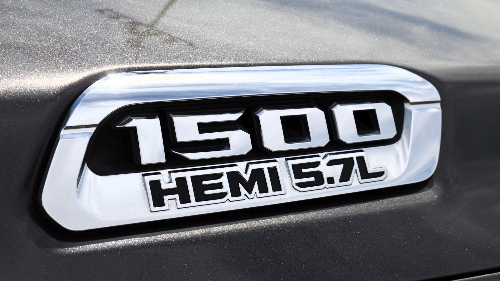 How Much Oil Does A 5.7 Hemi Take & What Kind Is For The