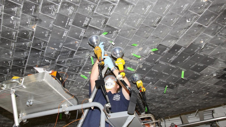 Worker replacing RSI tiles