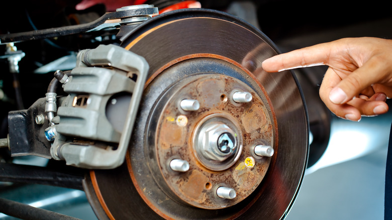 Finger pointing at worn rotor