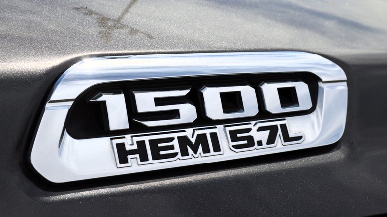 5.7 hemi badge