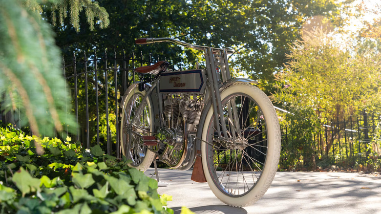 Harley-Davidson 7D in driveway