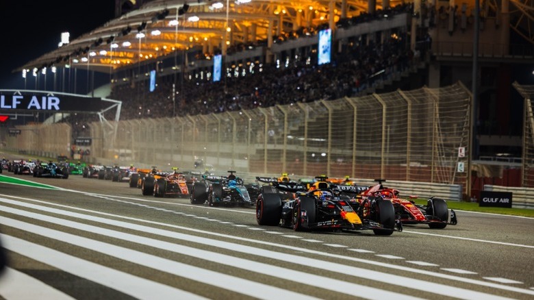 F1 Bahrain grand prix with multiple Formula 1 cars