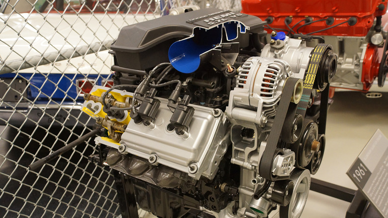 5.7 liter HEMI V8 displayed in shop in front of grey chain-link fence