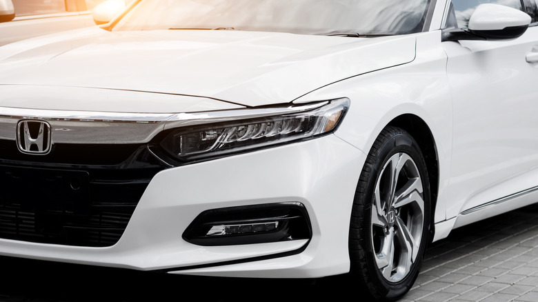 Front-end of Honda Accord with badge and fender in view