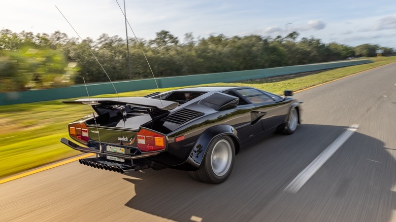 lamborghini countach rear