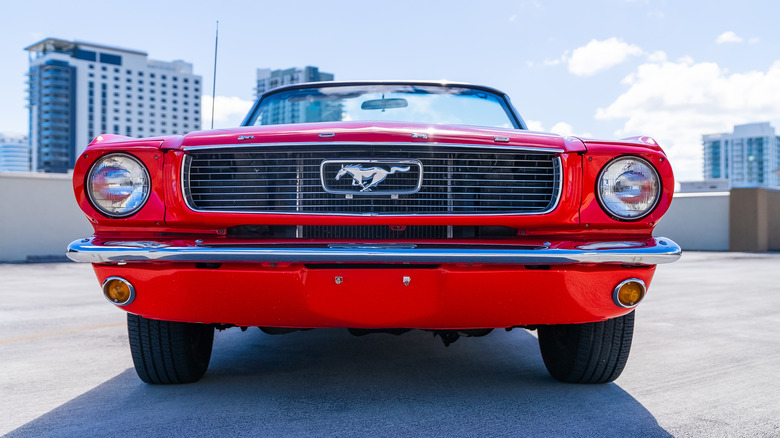 Front end of Ford Mustang