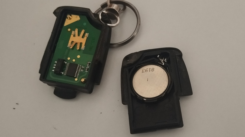 Audi switchblade key opened with battery showing