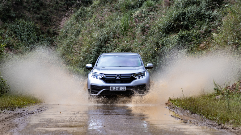 2020 Honda CR-V off-roading through mud