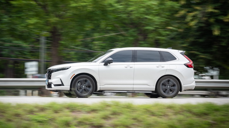 2024 Honda CR-V driving side view