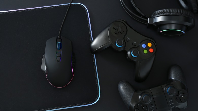 gaming mouse and gear with rubber mousepad