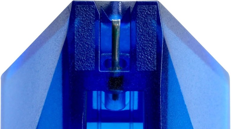 Close-up of a (clean) Ortofon 2M Blue stylus