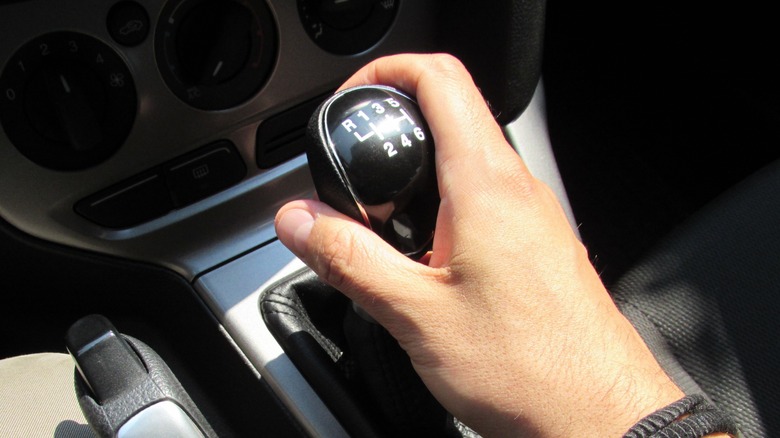 hand on manual gear shifter