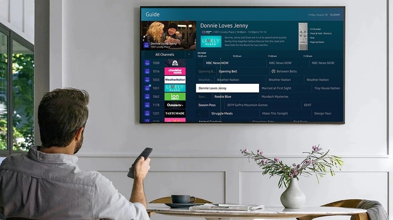 Samsung TV Plus guide in action