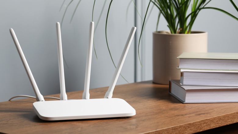 Wi-Fi router with 4 antennas