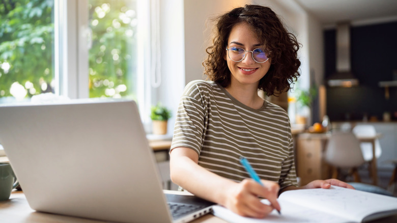 woman wearing glasses work computer