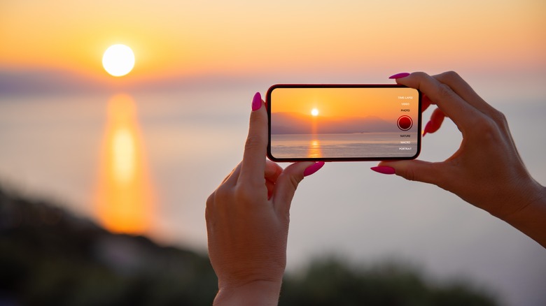 photo of sunset with smartphone