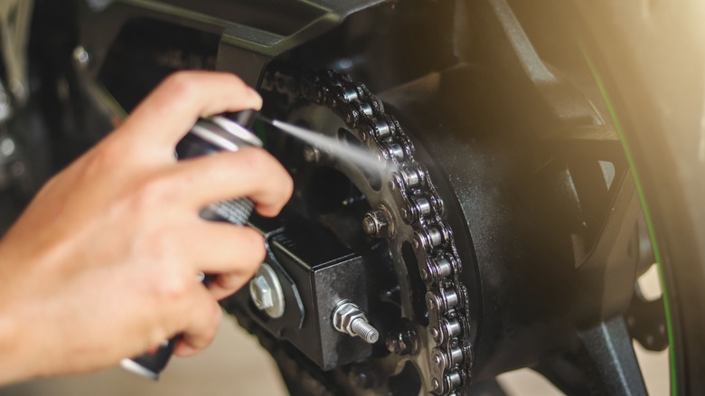 Spraying a motorcycle chain