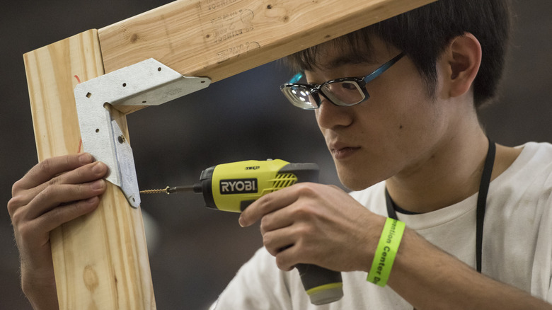 How To Put A Drill Bit In Your Ryobi Drill The Correct Way