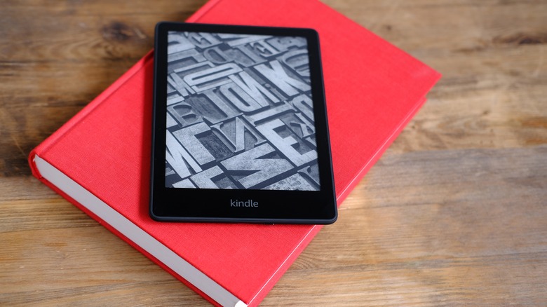 Kindle with wallpaper display