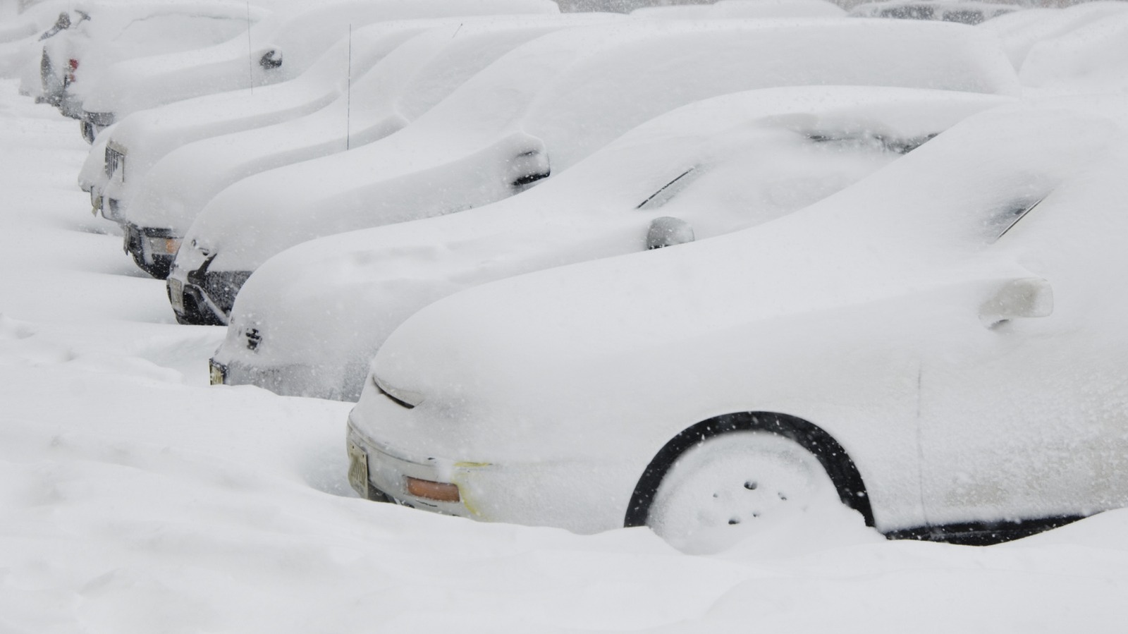 How To Remove Snow From Your Car Without A Scraper