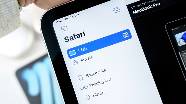 Safari sidebar on a Macbook