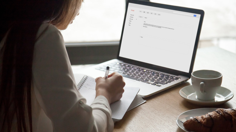 women writing an email