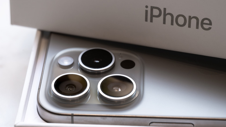 iPhone 15 camera lenses