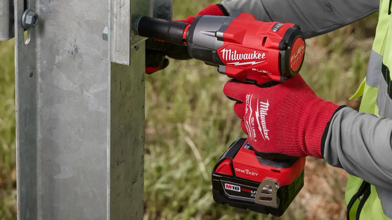 Milwaukee M18 Fuel impact wrench with One-Key