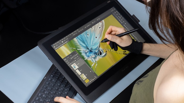Person drawing in Photoshop tablet