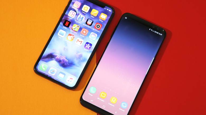 Samsung and iPhone devices together