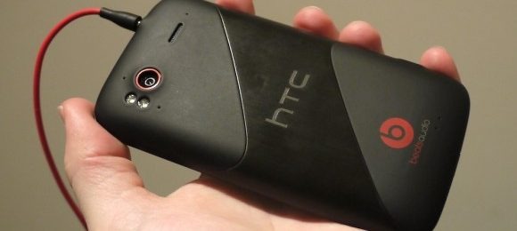 cafeteria højttaler rent HTC One V Beats Audio Phone Tipped - SlashGear