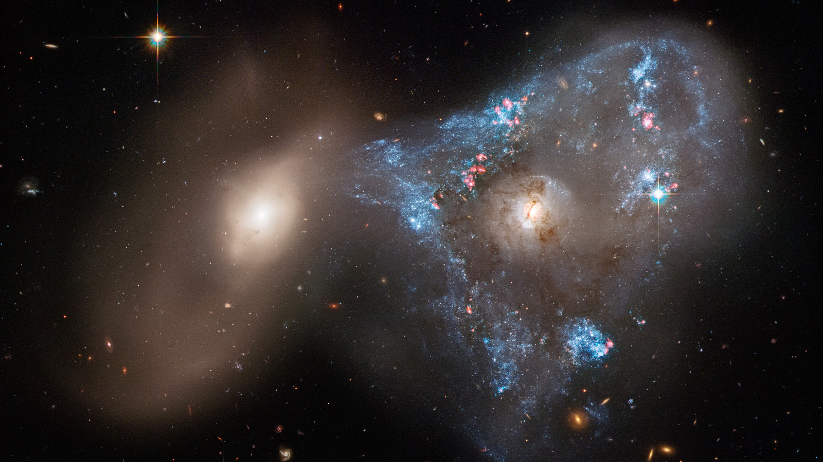 Hubble Images Two Galaxies In Spectacular Head On Collision