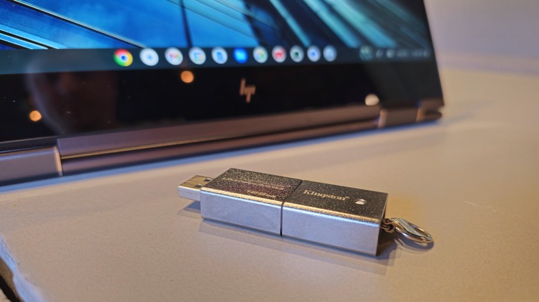 A flash drive used as ChromeOS installation media