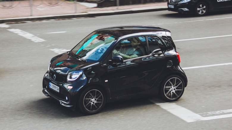 Smart Fortwo driving in the city