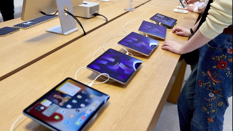 iPad lineup at Apple Store