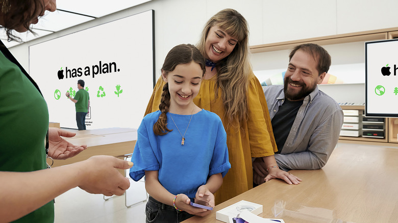 kid at apple store