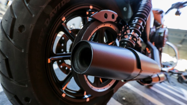 Close up of Iron 883 exhaust