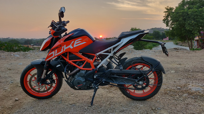 ktm 390 duke motorcycle