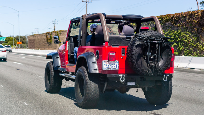 Is It Criminal To Power A Jeep With out Doorways In America? – SlashGear