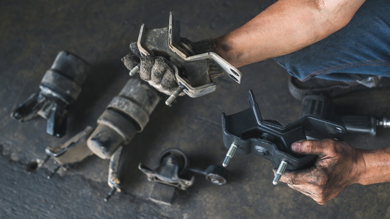 New and old engine mounts