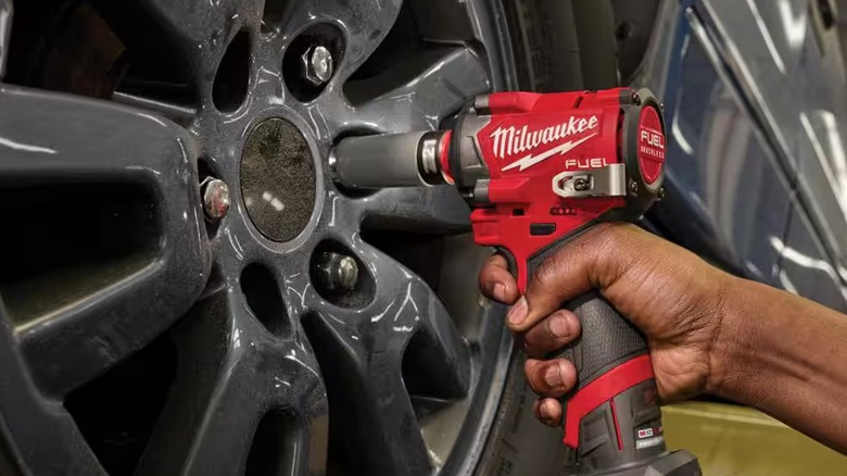 Milwaukee M12 Stubby impact wrench