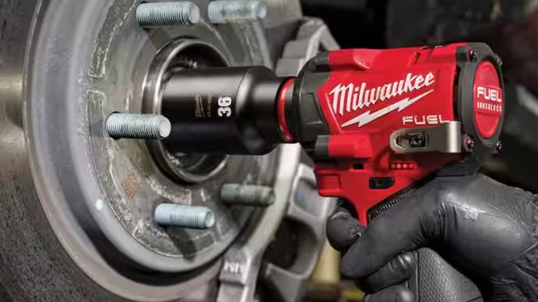 Milwaukee M12 Stubby Impact Wrench