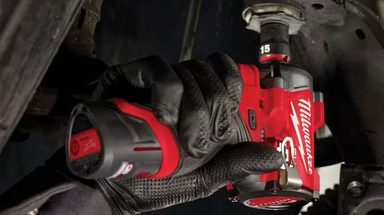 Milwaukee M12 Stubby Impact Wrench