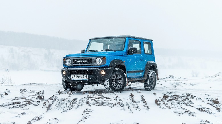 Suzuki Samurai in the snow