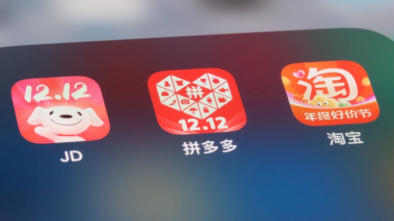 Pinduoduo app along with other Chinese commerce apps, JD