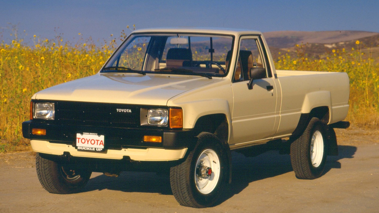 https://www.slashgear.com/img/gallery/is-the-4th-gen-toyota-hilux-really-that-good-or-is-it-just-overhyped/l-intro-1686946814.jpg